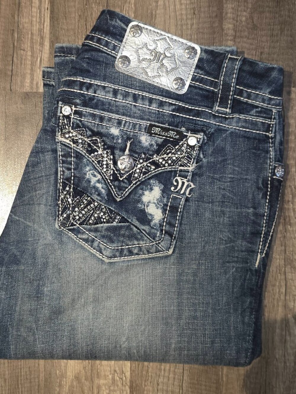 Miss Me Embellished Easy Crop Denim Capris – Size 31